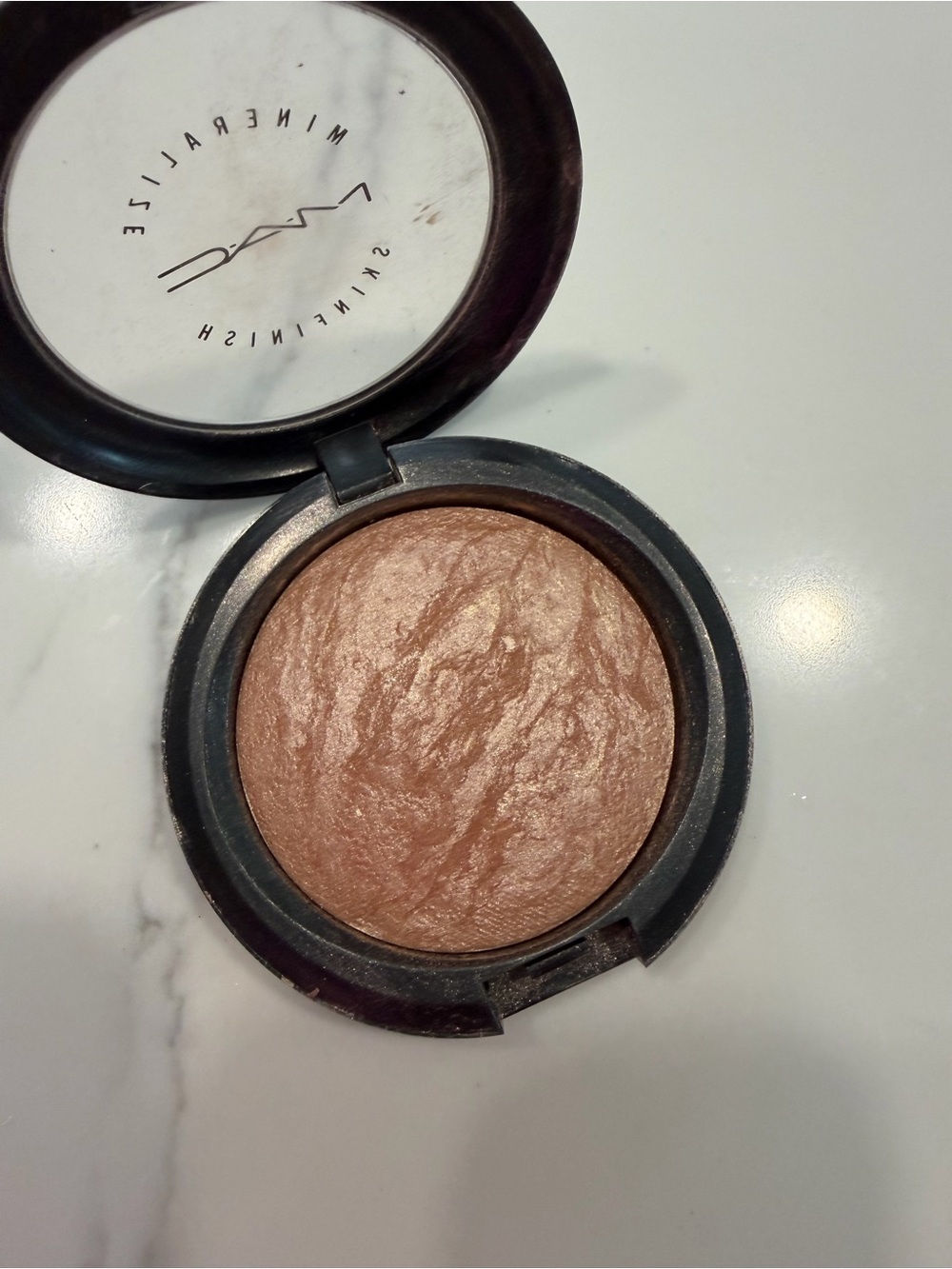 MAC Cosmetics Baked Highlighter - Golden Bronze Glow